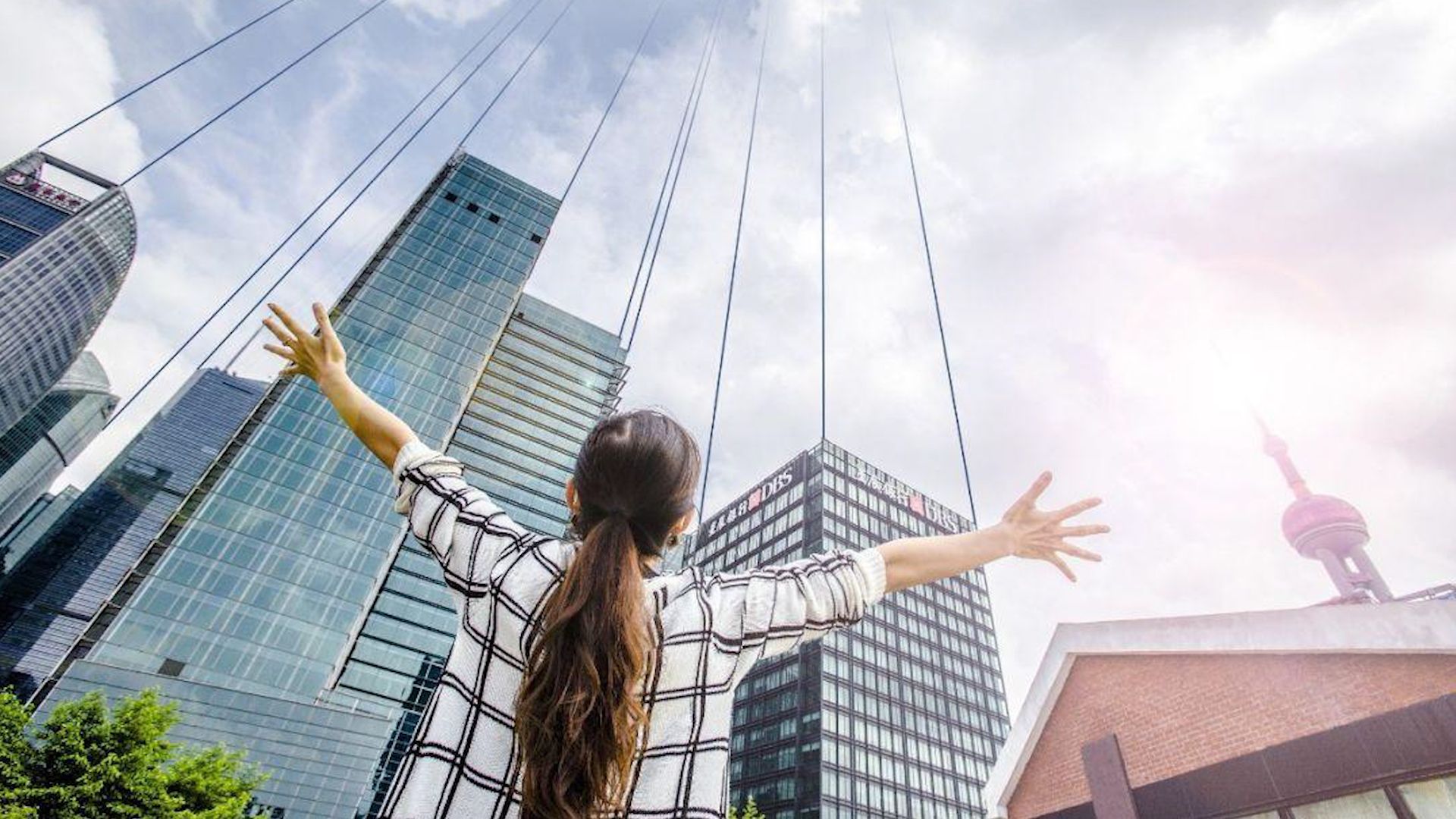 新闻路上说说说 | 该不该鼓励毕业生留在大城市？