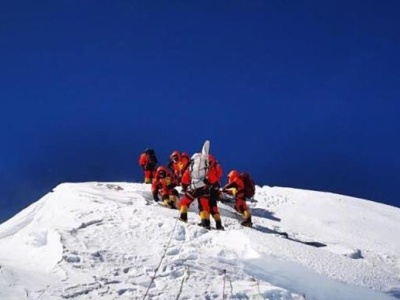 中国珠峰登山营地无外籍人员，将确保峰顶与南坡人员零接触