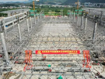 赣深高铁惠州境内铺轨完成，正线钢轨铺设已过半