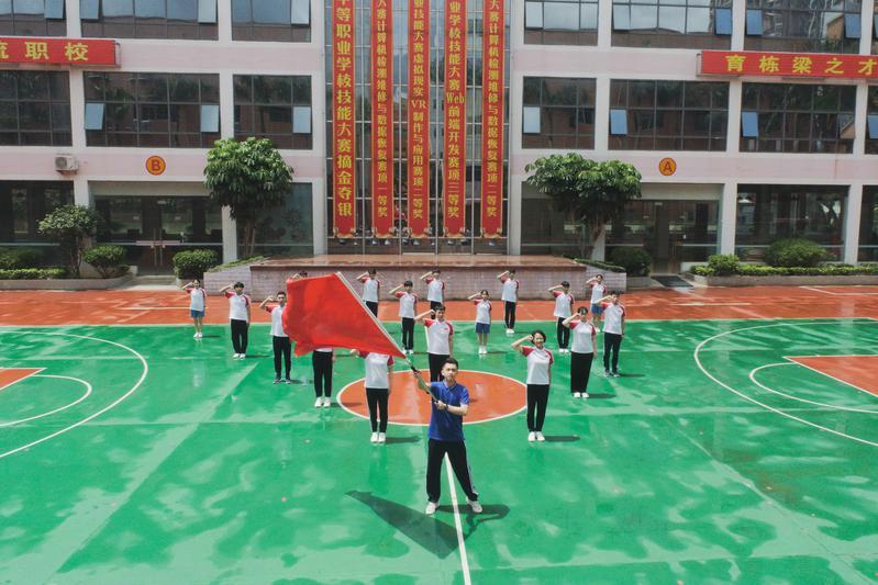 以青春舞步​献礼建党百年，这场学校排舞展演魅力十足