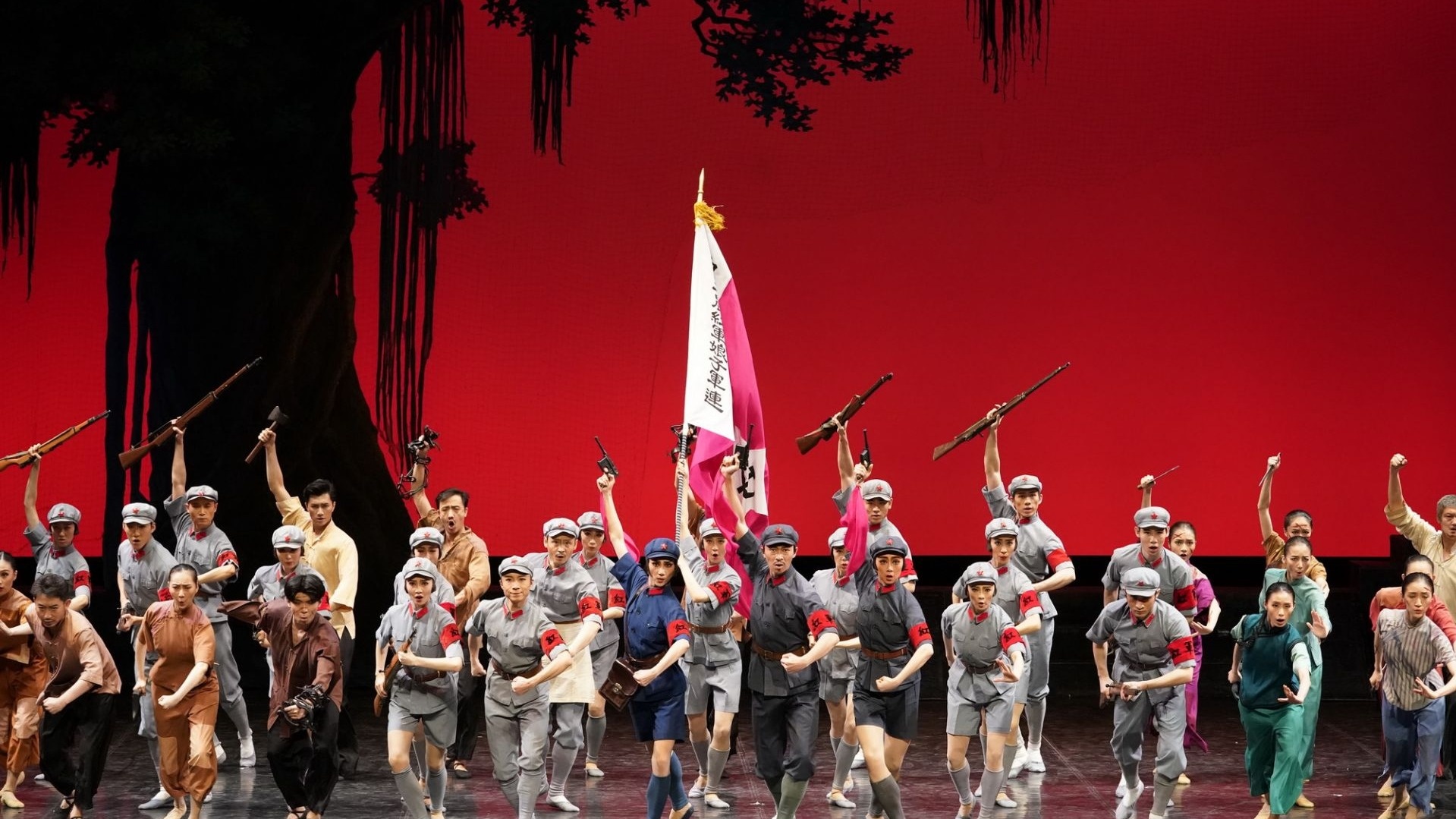 历久弥新仍有“观众缘”，中央芭蕾舞团《红色娘子军》要来上海了