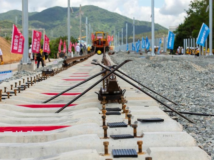 赣深高铁年底建成通车 赣州至深圳通行时间将由7小时缩至2小时