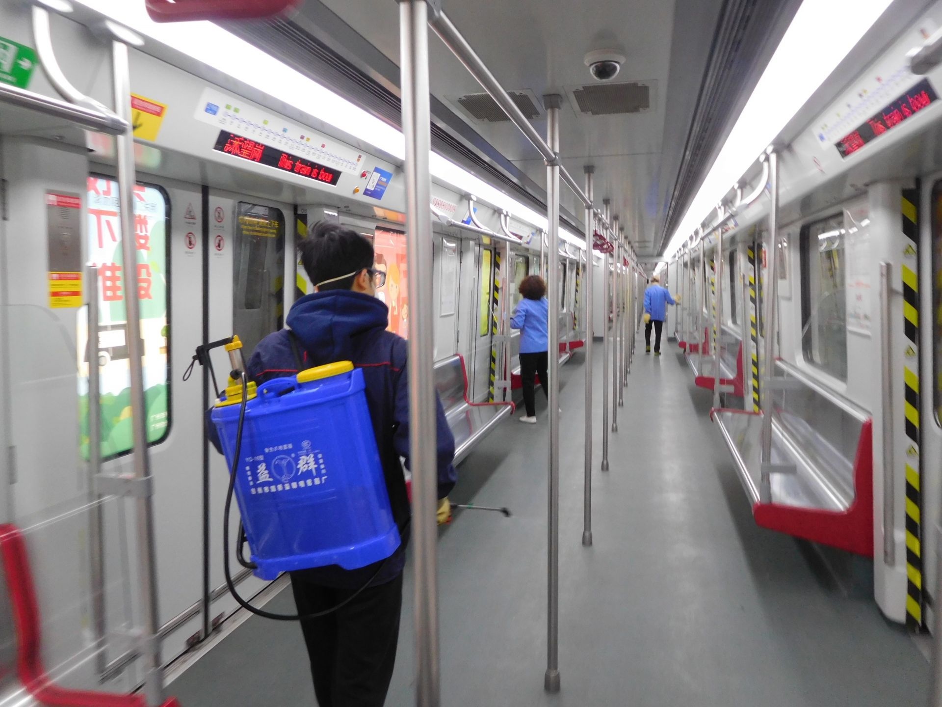 广州地铁升级防疫措施，确保公共交通主动脉正常运转
