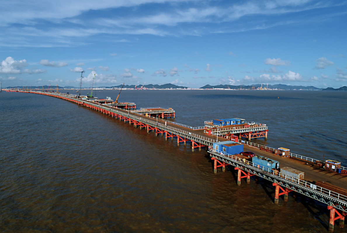 102根桩基扎根黄茅海，世界最大三塔公路斜拉桥黄茅海大桥桩基全部完成