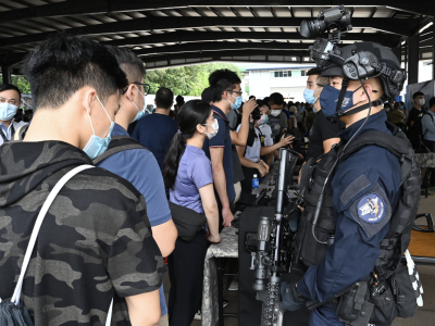 上千名香港青年报名当警察