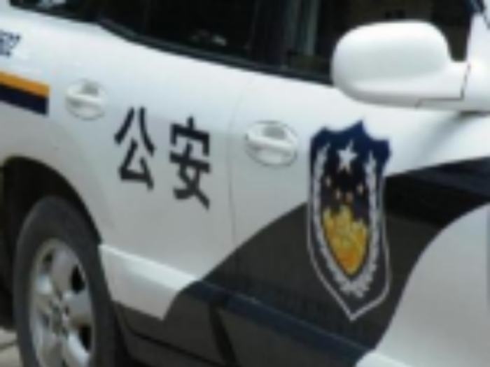 福州两车发生冲突疯狂撞击 警方：均构成寻衅滋事