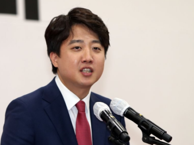 36岁李俊锡当选韩国最大在野党党首，成该国史上最年轻党首