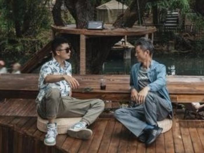 25岁小伙卖房带父游全国：让他老了有吹牛的资本