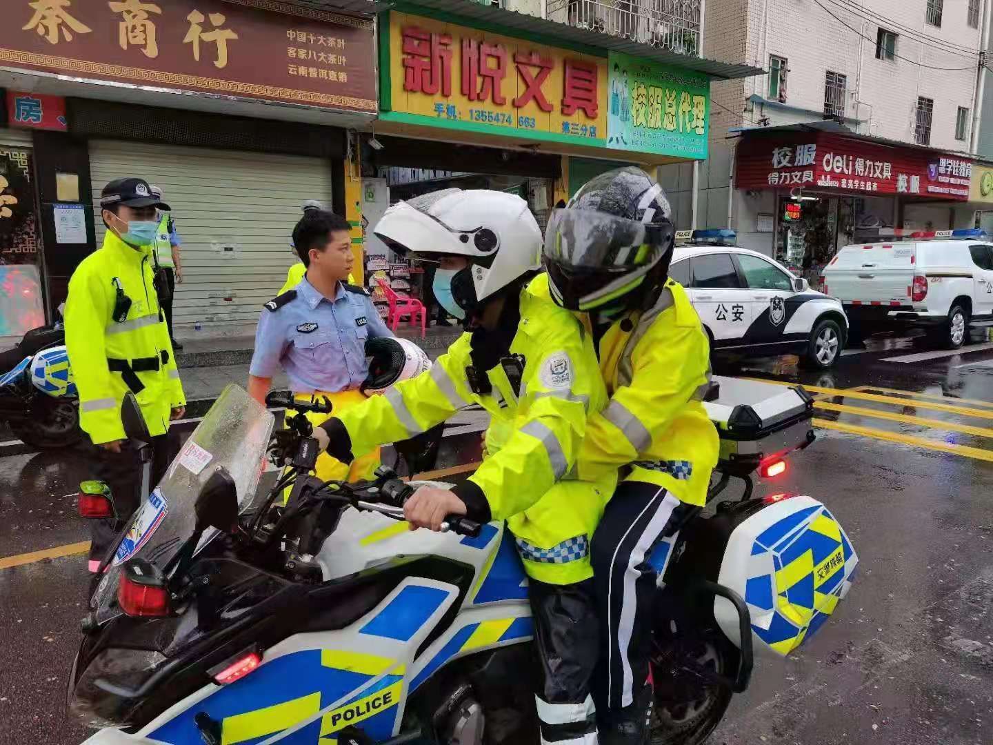 暴雨袭中考！深圳交警处置求助150宗创中考历史新高