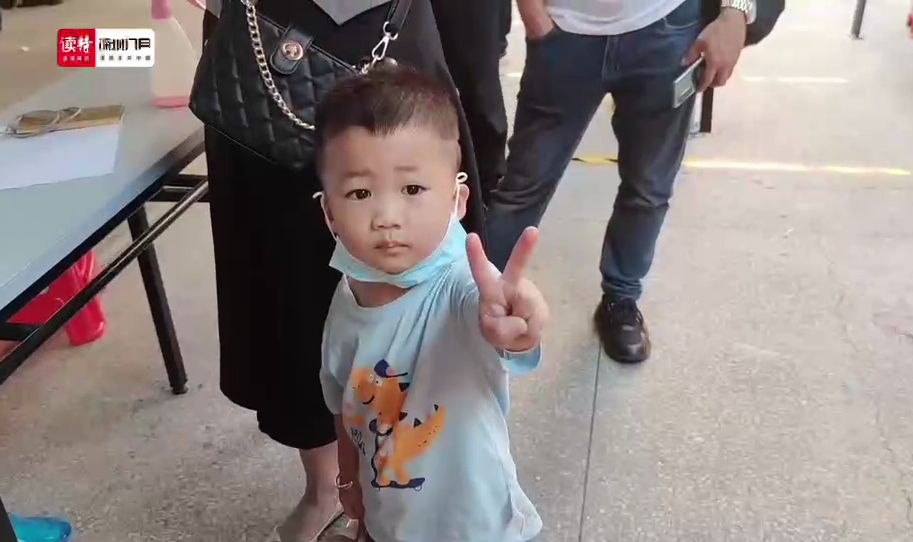 “哭跑”娃VS淡定娃，你家娃采核酸时属于哪一种~