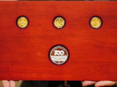 央行发行建党百年纪念币：一套9枚，迄今规格最高、品种最多 