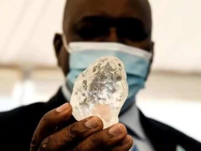1098克拉！非洲国家博茨瓦纳发现超大“鸡蛋钻”