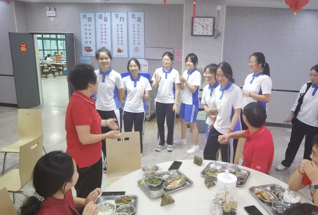 高考中，育才中学那些让人心生温暖的故事……  