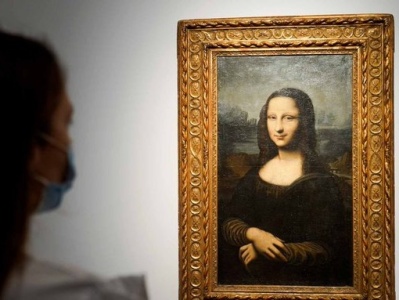 《蒙娜丽莎》摹本在法以290万欧元拍出，拥有者坚称为真迹  