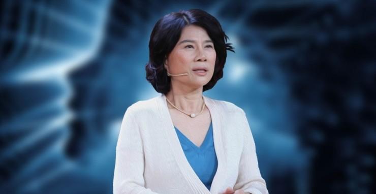 独家专访董明珠：适应潮流，坚持线上线下销售模式