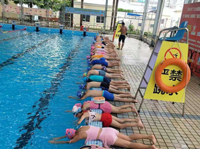 海南：小学毕业生在今年8月底前全部学会游泳