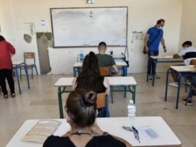 希腊举行高考 10万余名考生角逐7.7万个公立大学入学名额
