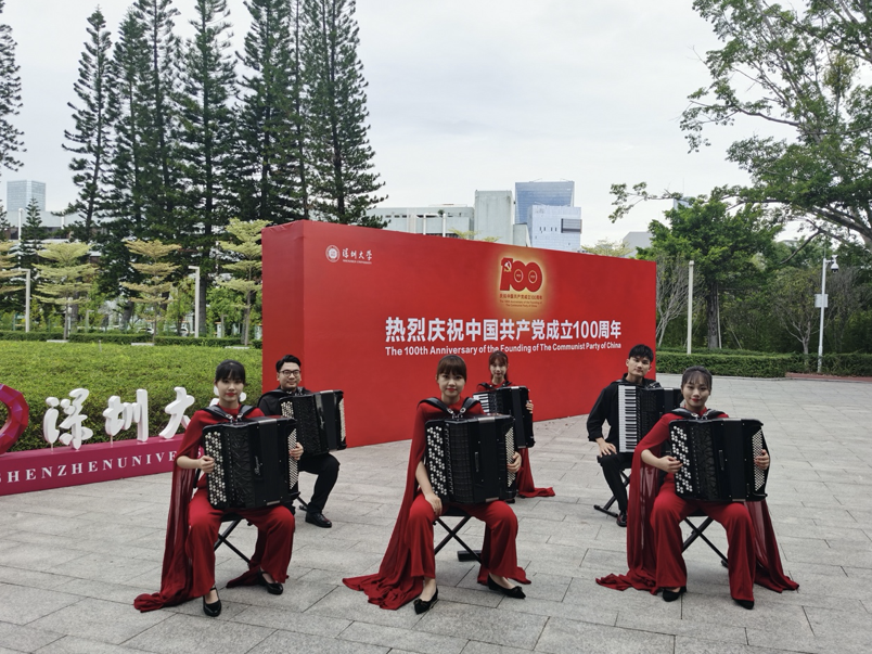 《游击队之歌》，深圳大学手风琴乐团六重奏奏响爱党之声
