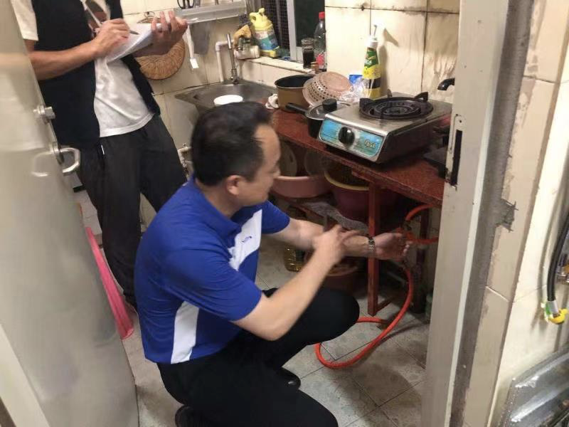 大鹏办事处创建“无瓶化”示范小区 开展辖区内清理瓶装液化气专项整治行动