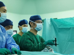 深圳35岁男子搬重物闪到腰，医生微创手术掏出“罪魁祸首”