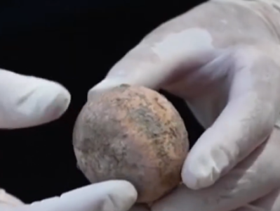 以色列考古学家发现一枚千年鸡蛋，将研究是否仍存有蛋黄