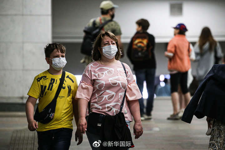 俄罗斯对儿童测试鼻喷新冠疫苗