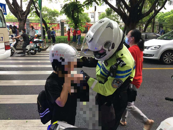 宝安交警全力以“护”中考首日安全有序