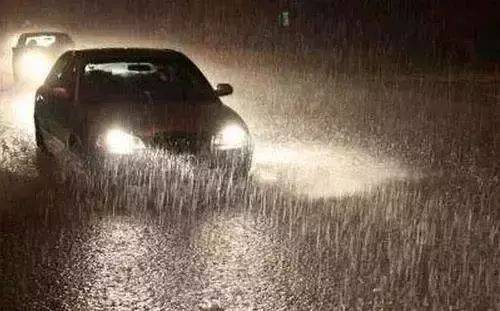 广东“龙舟水”加码 ，十级雷雨大风即将来袭