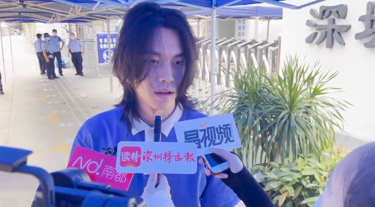 语文考试结束！11:10左右，梅林中学考点首位走出考场的考生分享心得~