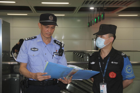 双区卫士丨刘洪：地铁站区偶遇落魄男子，小盒饭温暖异乡求职人