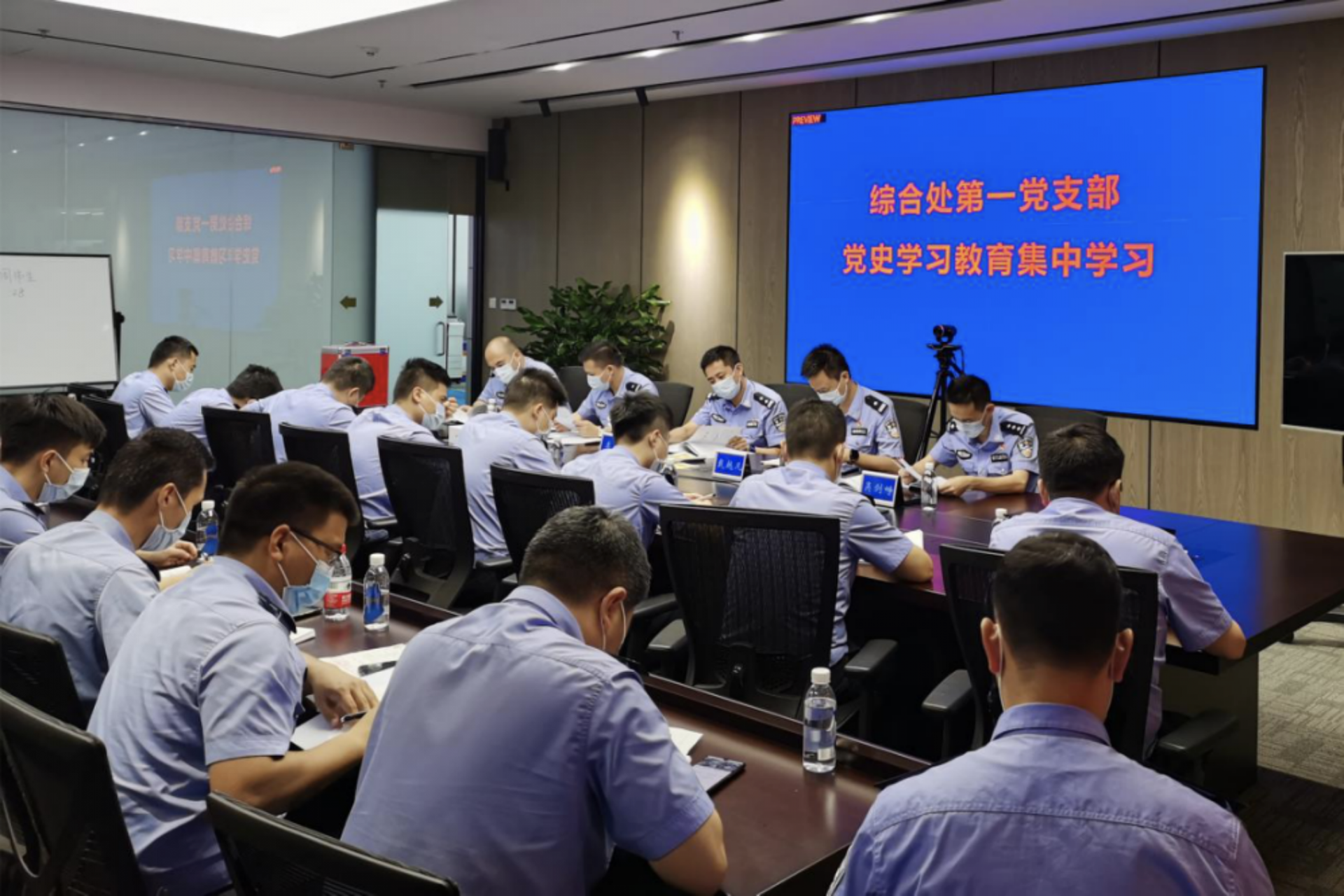 光明公安分局综合处第一党支部获评光明区先进基层党组织