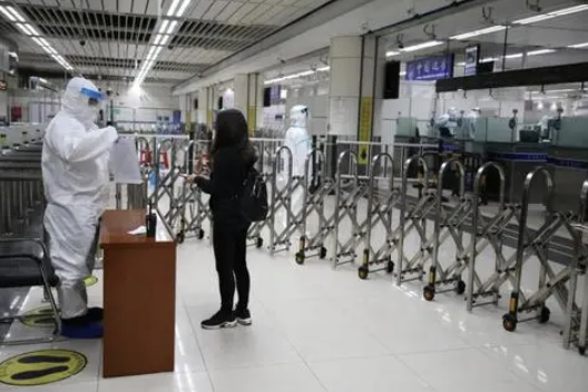 深圳湾边检站执勤四队：用优秀成绩单为党庆生