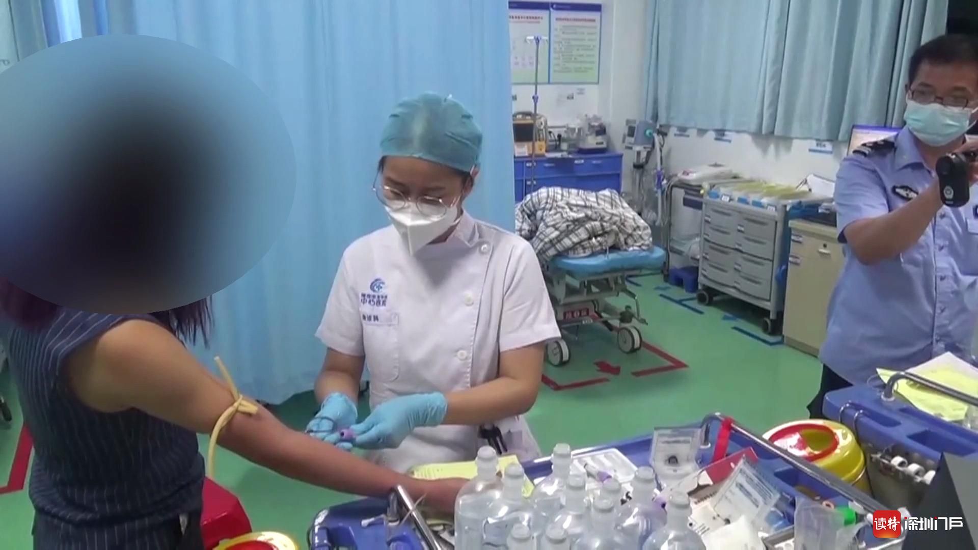 女子喝酒骑摩托刮到小车 她怕被小车讹主动报警  
