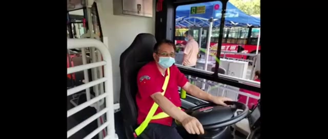 公交车行驶偏离原路线，乘客却一致赞成！