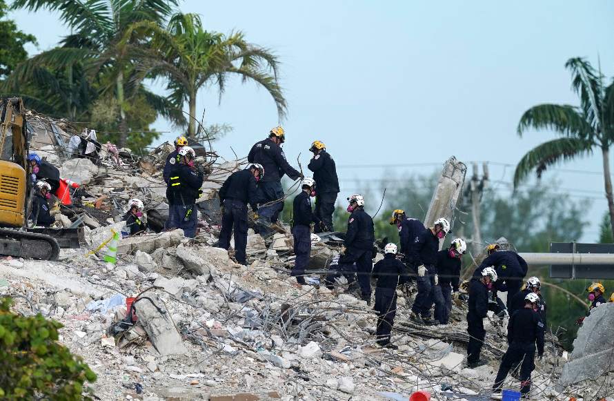 美国迈阿密大楼倒塌事故已致27死，仍有120余人下落不明