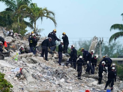 美国迈阿密大楼倒塌事故已致27死，仍有120余人下落不明