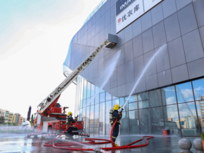光明消防开展大型商业综合体灭火救援联合演练