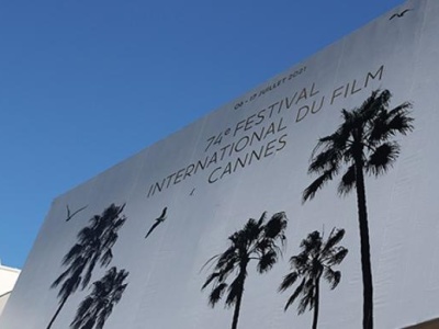 第74届戛纳电影节开幕，朱迪·福斯特获荣誉金棕榈奖