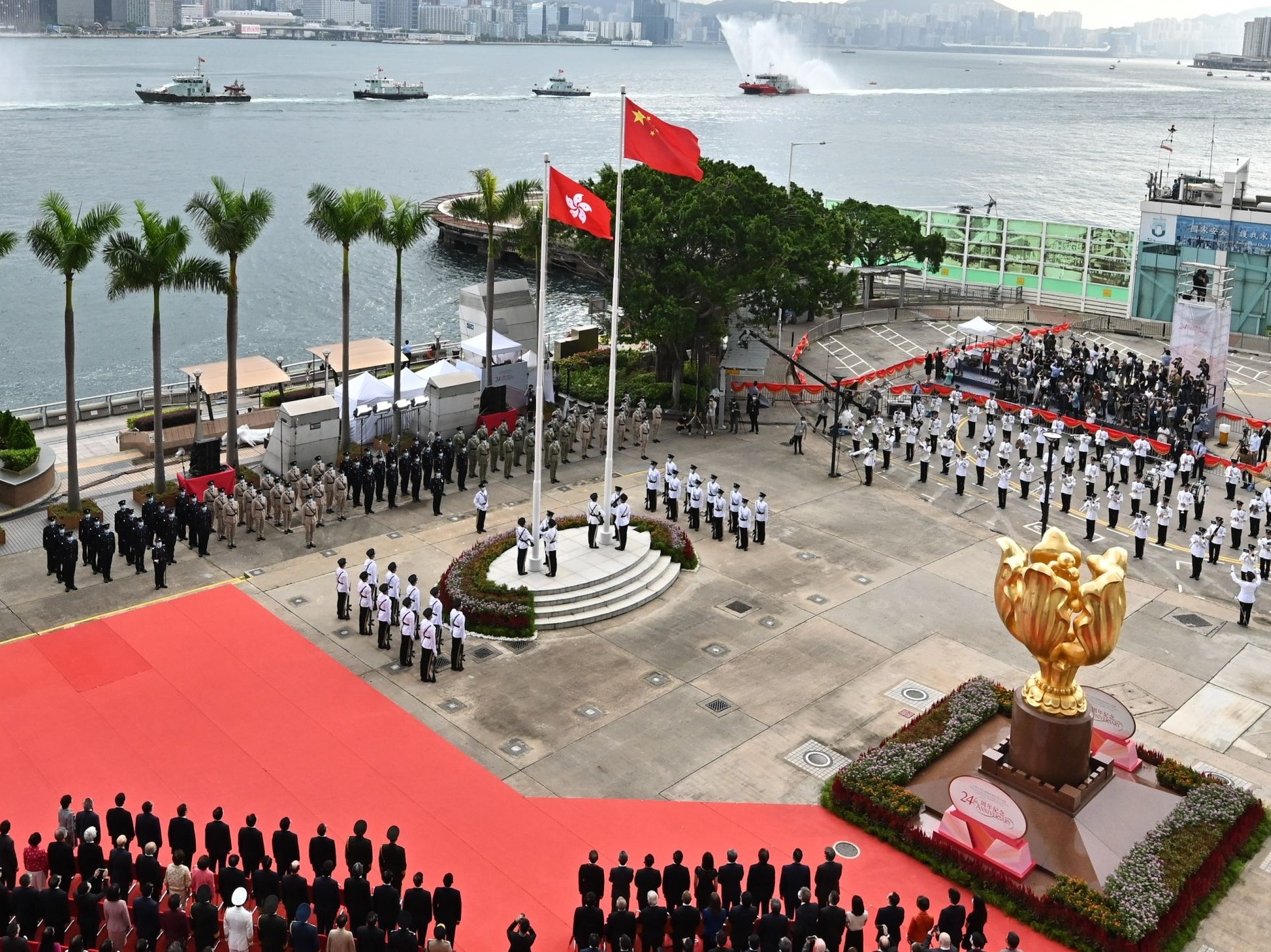 香港举行升旗仪式和酒会庆祝回归祖国24周年