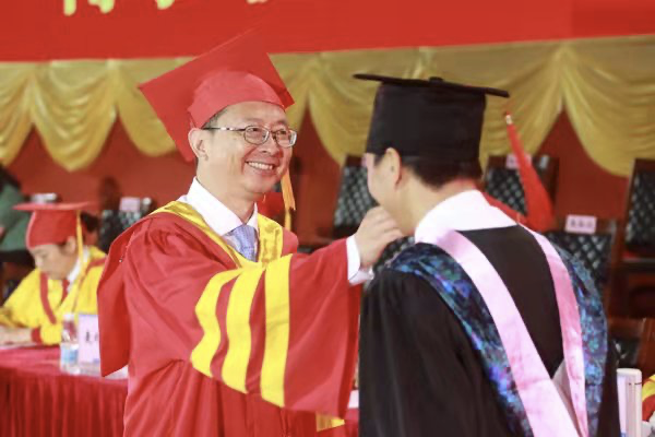 百年接力青春告白，华南理工大学举行2021届“云”毕业典礼暨学位授予仪式