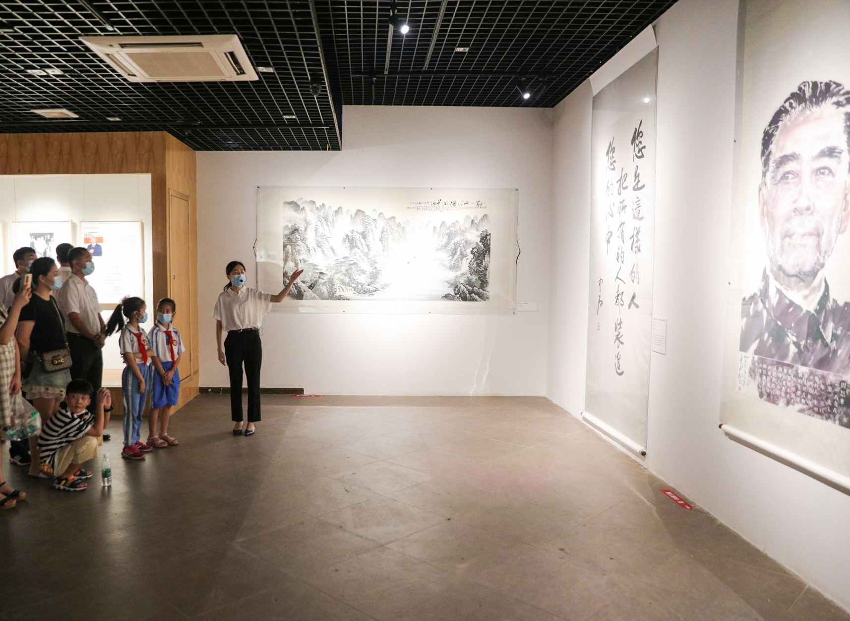 楷模精神永存！东莞市民参观周恩来珍品展热情持续高涨