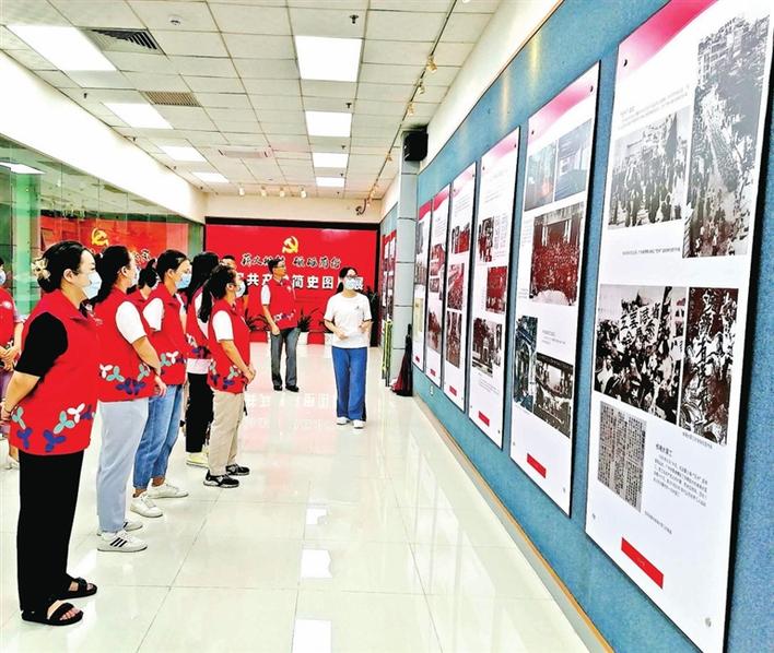 “薪火相传 砥砺前行”图片展在宝安开展