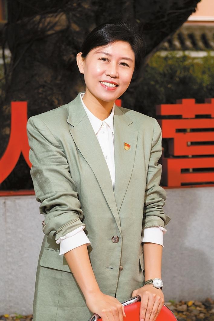 优秀党务工作者郑阳：用脚步丈量社情民意