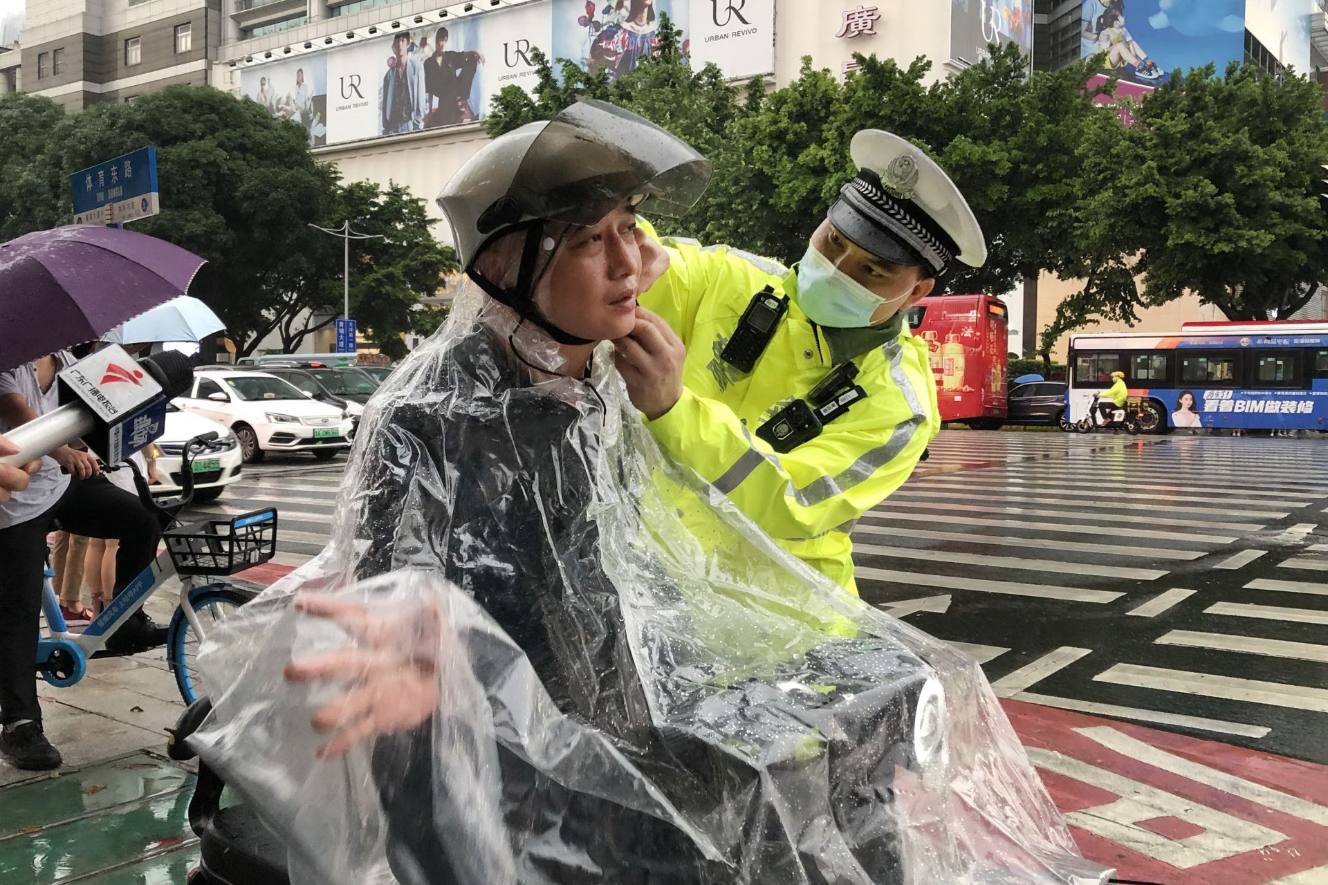 查处6.5万宗！广州严查外卖行业电动自行车交通违法