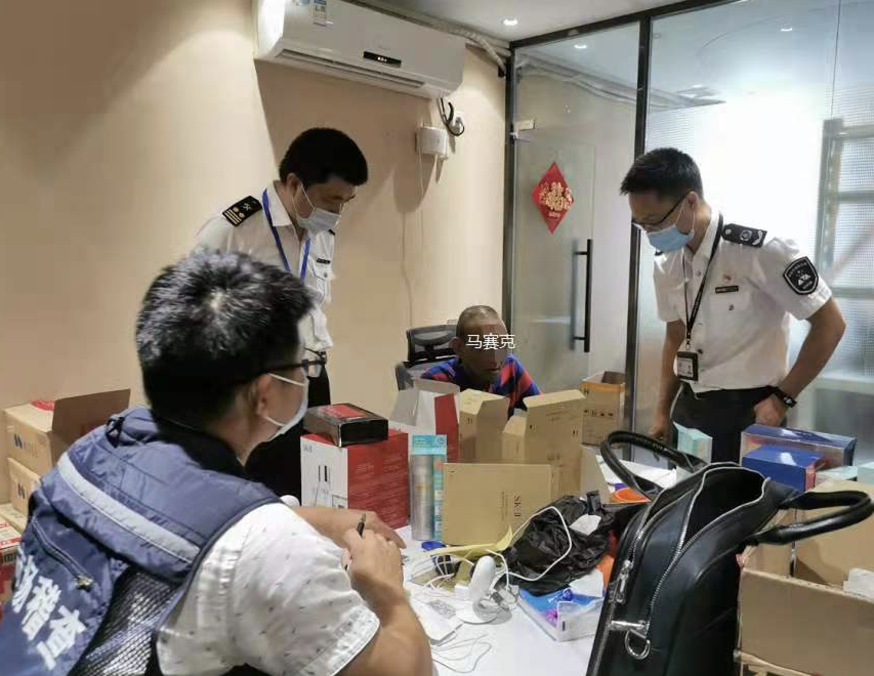 “惊雷行动”严查线上化妆品 涉案货值千万元