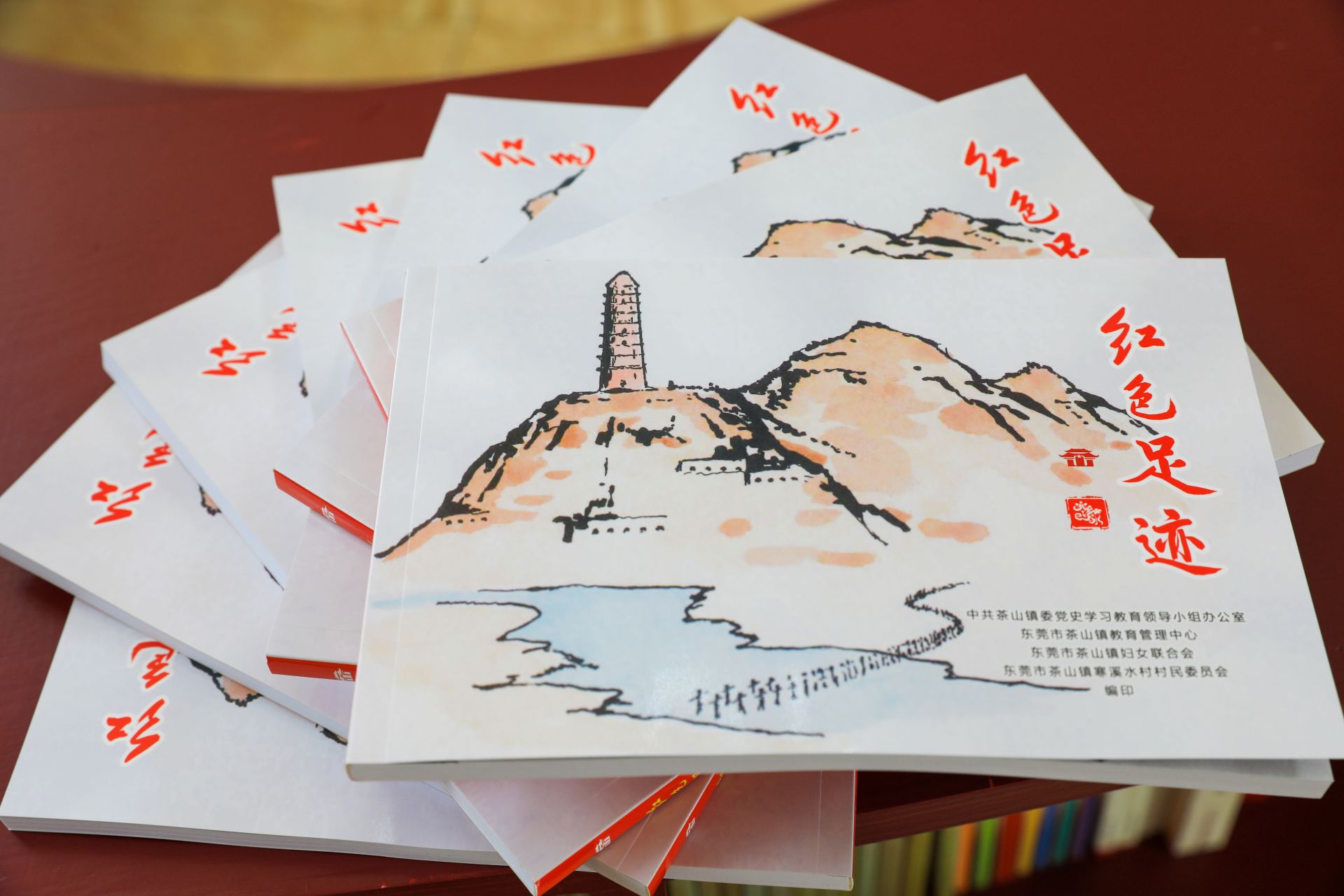 东莞市茶山镇打造红色主题泥塑、连环画