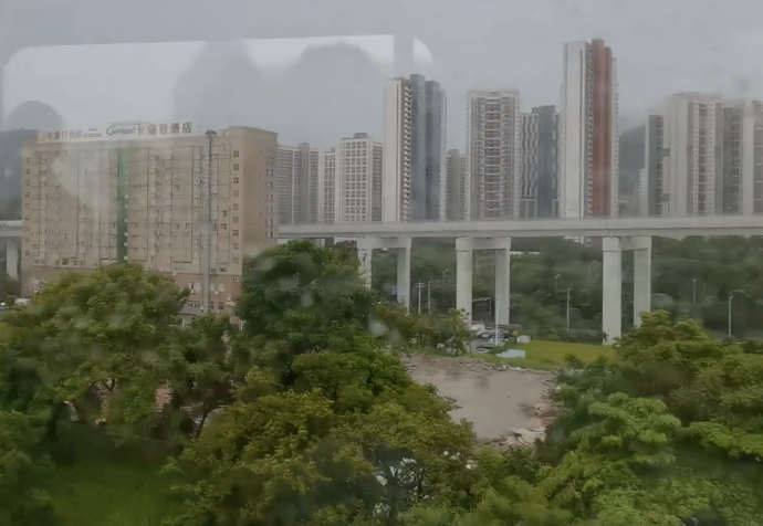 极速真探 | 暴雨中没有收车费的深圳的士师傅！有人在找你