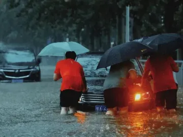 河南郑州遭遇历史最强降雨 深圳力量驰援