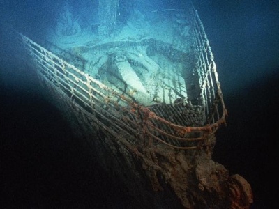 泰坦尼克号残骸正逐渐消失：破损腐蚀严重，船首栏杆随时倒塌 