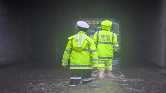 河南新乡遭遇暴雨：牧野站2小时降水267.4毫米